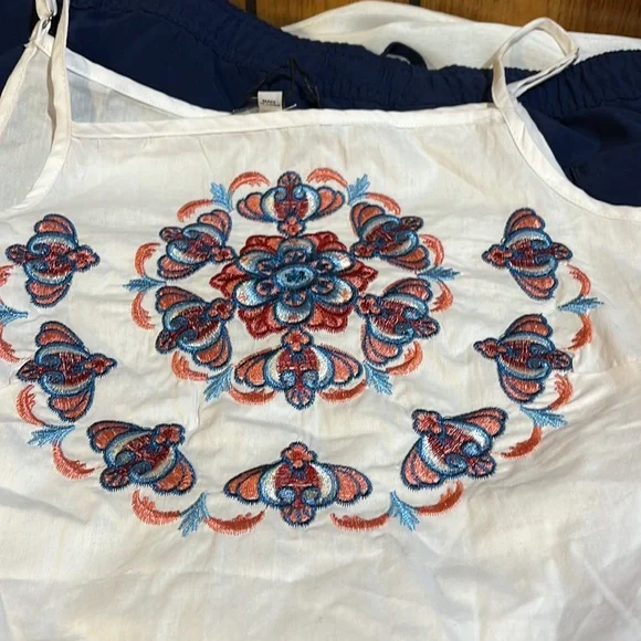 NWT Vivid 1824 open shoulder peasant top with embroidery, size XL - Picture 3 of 5